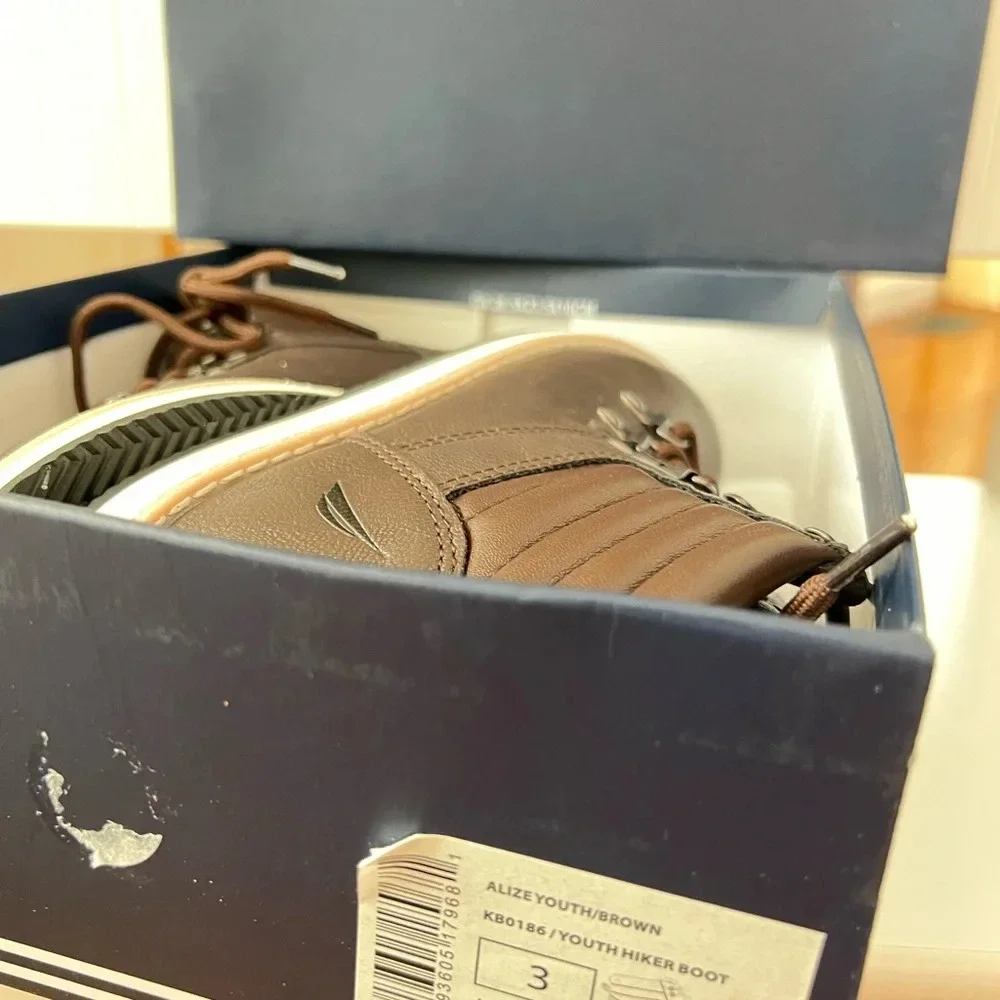 NAUTICA Alize Kids Ankle Chukka Boots Leather LaceUp Lug Sole sz Youth 3 Outdoor